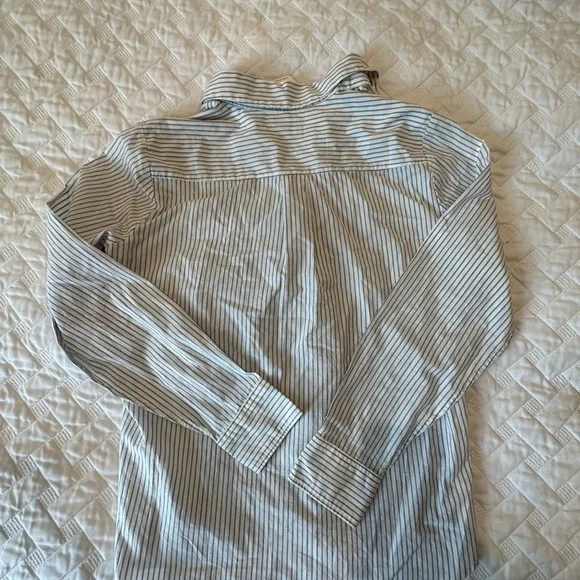 Levi’s Classic Fit NWT Striped Button-Up Shirt - Picture 7 of 7